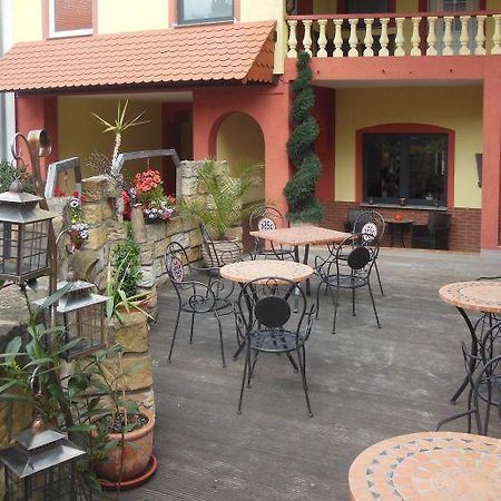 Pension Toscana Шверин Екстериор снимка